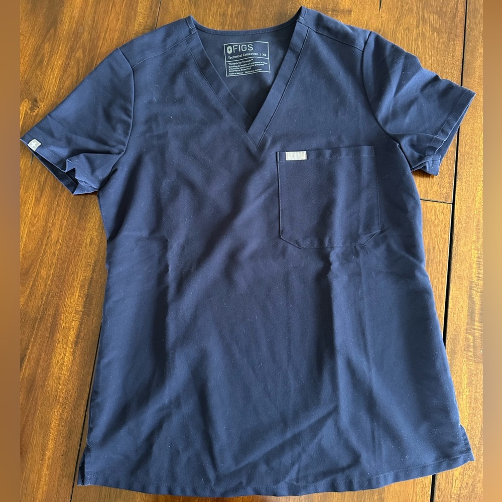 FIGS Catalina basic one pocket scrub top EUC navy size XS